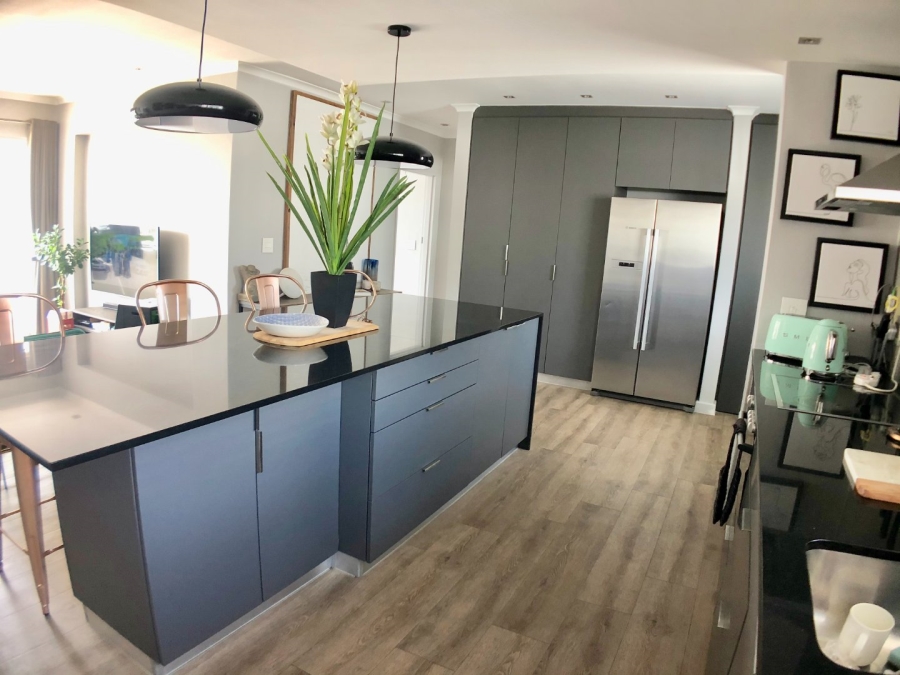 2 Bedroom Property for Sale in Sea Point Western Cape